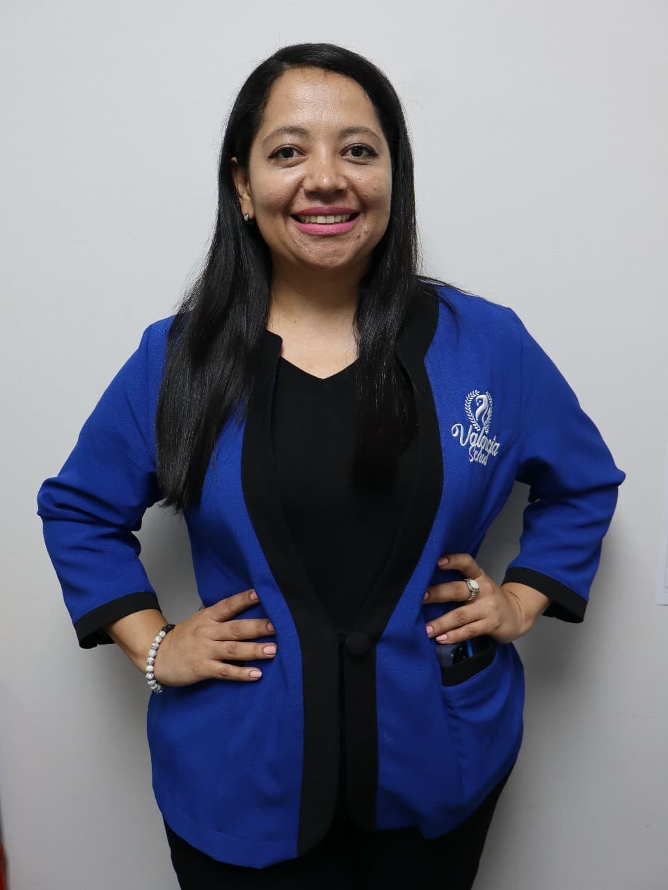 Retrato de Ms. Egla Sulamita Cálix, High School • Calendario Nacional en Valencia School Sede Sur